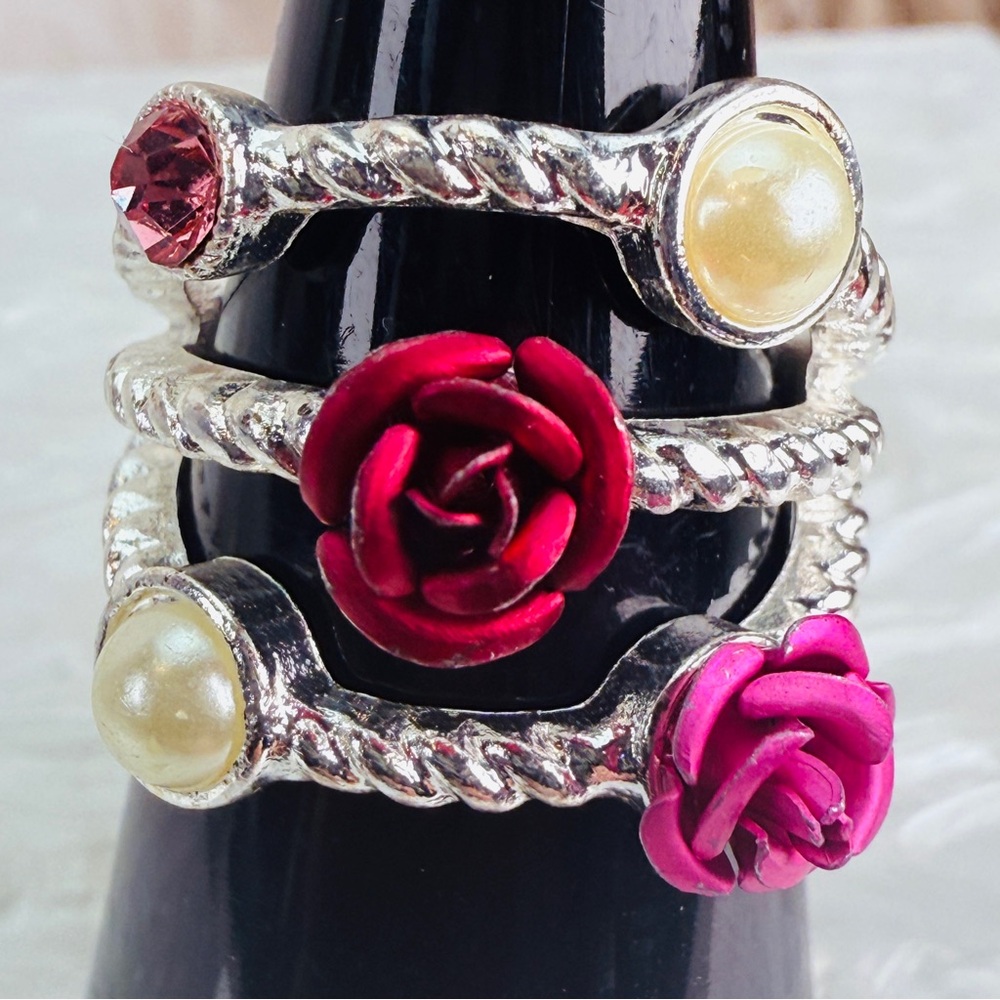 Pretty, Silvertone Costume Statement Ring Size 8 - image 1